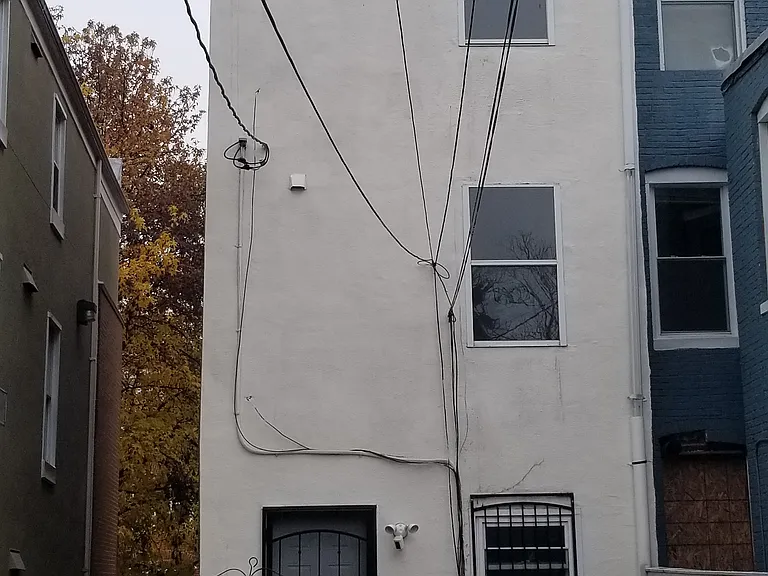 W Lexington St — Photo 47