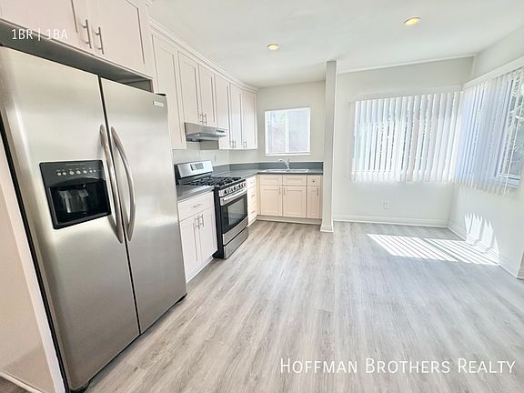 3rd image of 401 S Saint Andrews Pl #2