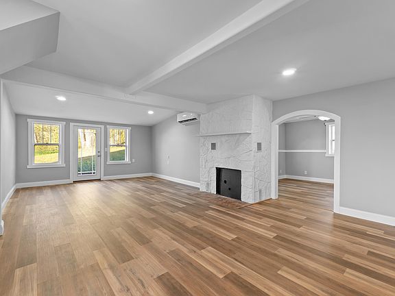 4th image of 301 Fallen Ash Rd