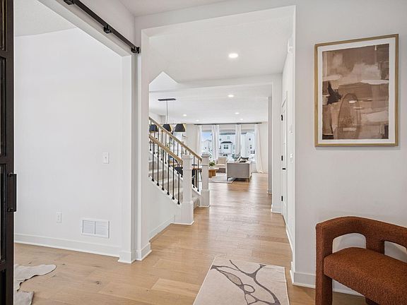 5th image of 2348 Kester Ave NE
