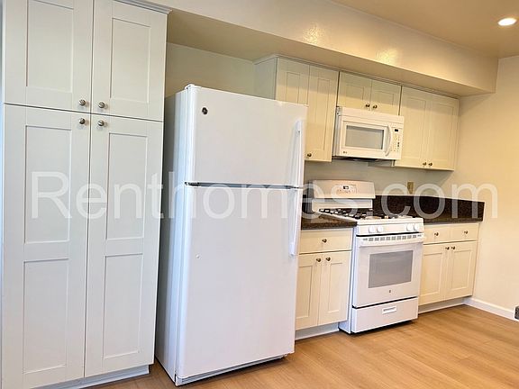5th image of 4931 Sky St
