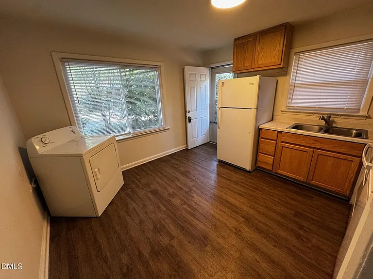 1304 Gorman St — Photo 4
