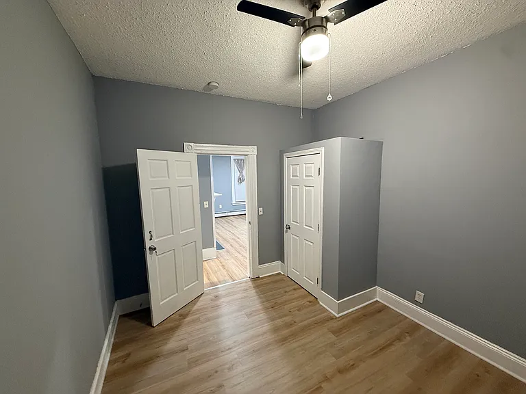 249 Orms St #I — Photo 21