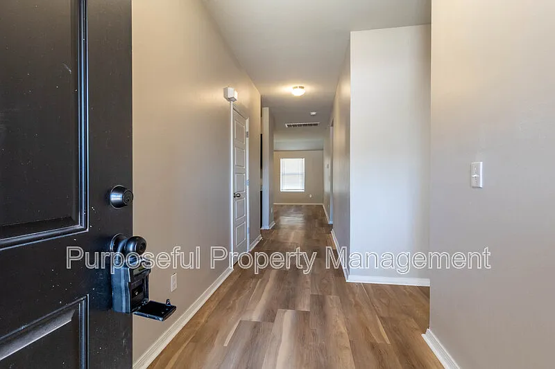 3 bed, 2.0 bath, 1355 sqft, $1,675 — Photo 4