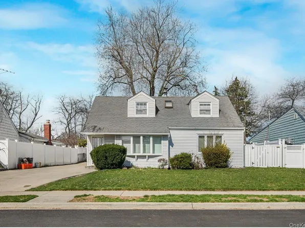 758 Wyngate Drive E, Valley Stream, NY 11580