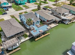 313 Schooner Dr, Freeport, TX 77541