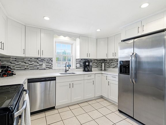 5th image of 30 Huntington Rd