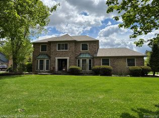 41315 Carriage Hill Dr, Novi, MI 48375