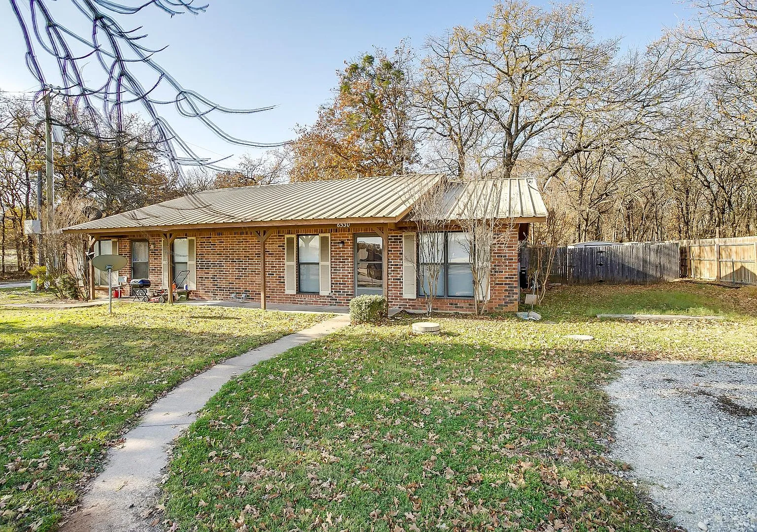 One Side of Very Nice Duplex West Granbury- 2 Bed, 2 Bath- 76049 — Photo 4