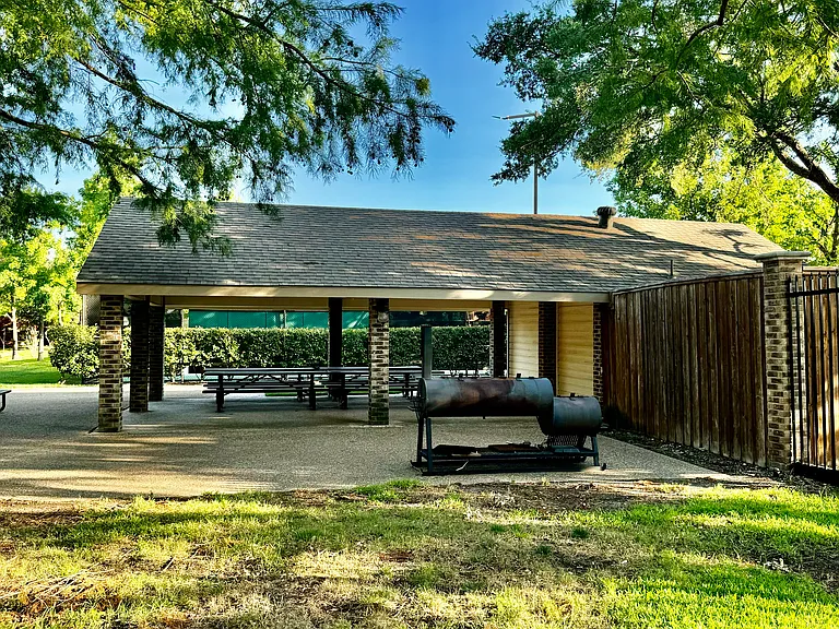 HOA PARTY AREA WITH COOK OUT AVAILABLE.