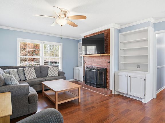 4th image of 352 Eden Hills Rd