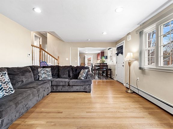 4th image of 60 Sheridan St