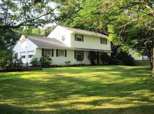 31 Weston Dr, Clifton Park, NY 12065