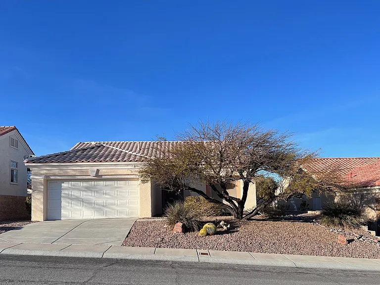 10724 Heritage Hills Dr — Photo 1