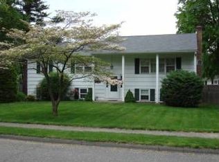 2 Lycett Ct, Norwalk, CT 06850
