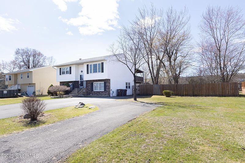 2nd image of 33 Willis Avenue
