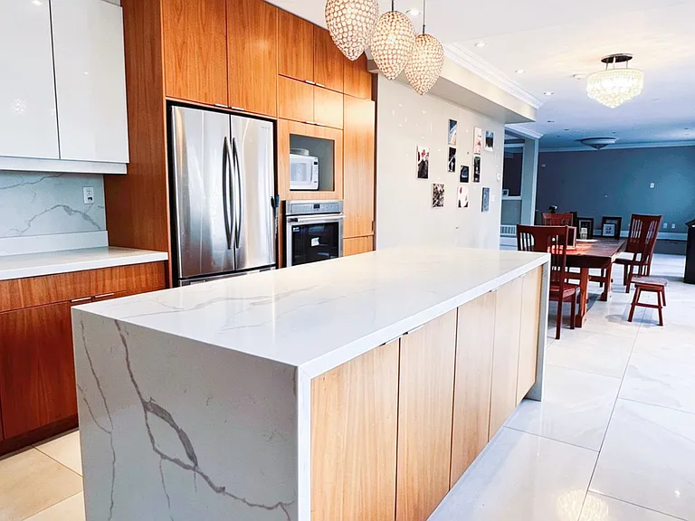 33 S Marine Dr — Photo 4