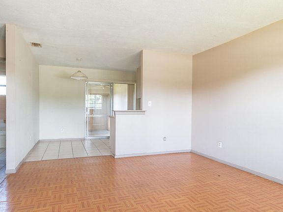 4th image of 745 E University Blvd