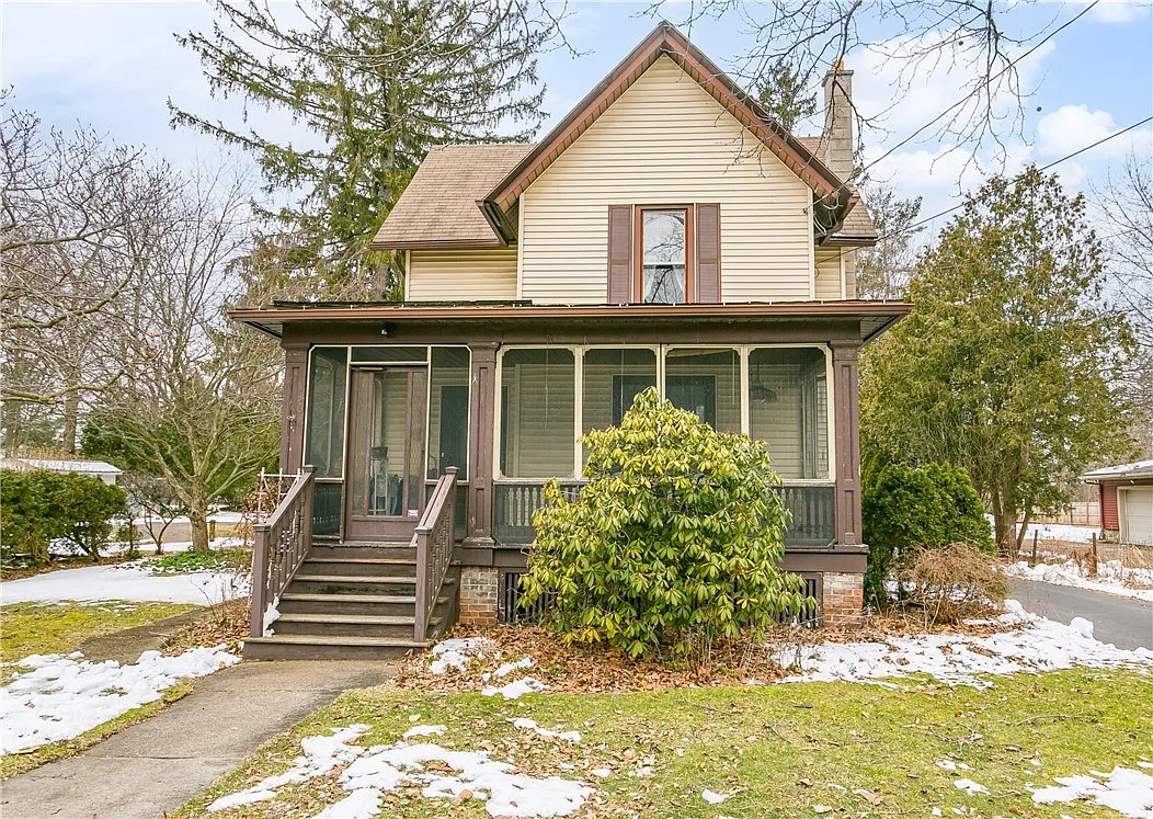 130 S Main St photo 1