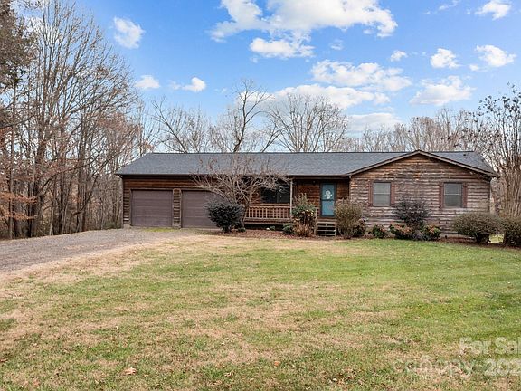 2nd image of 101 Stonehenge Ln