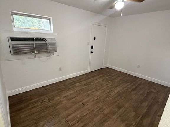 4th image of 3813 E Miller Ave #B