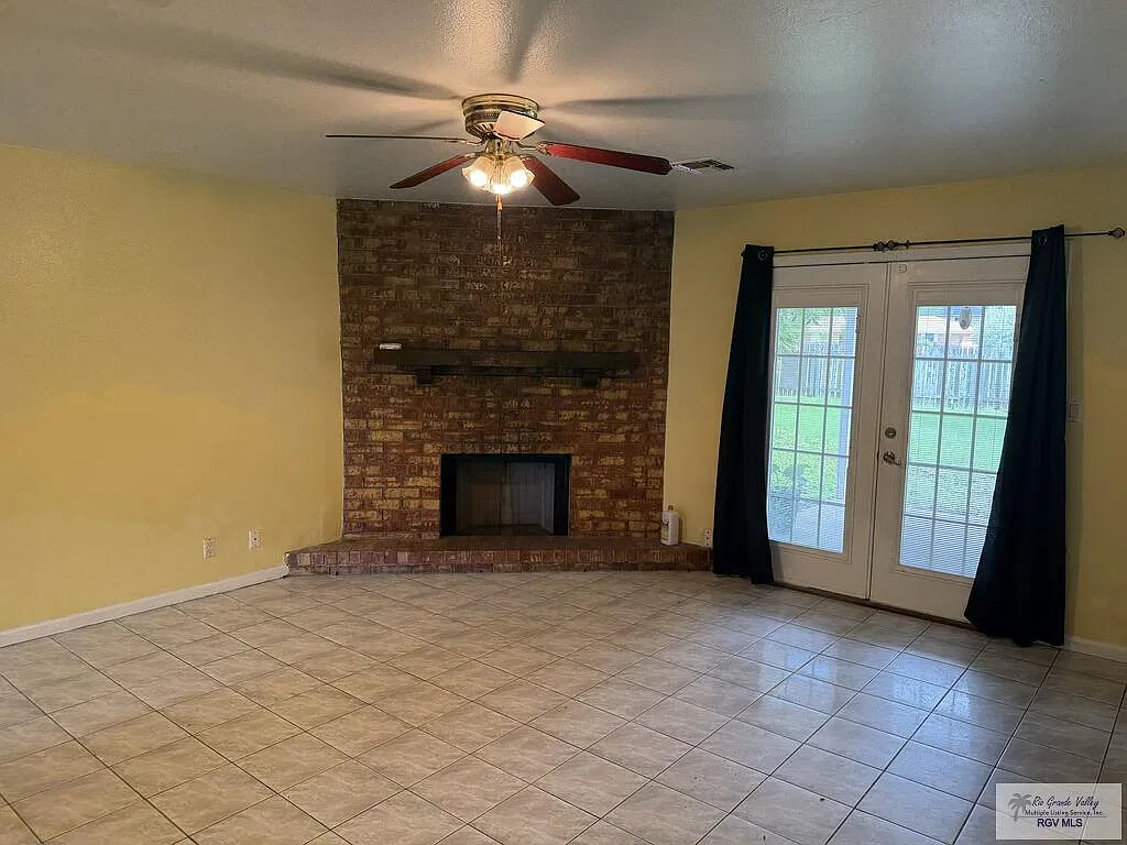 3 bed, 2.0 bath, 1300 sqft, $1,650 — Photo 4