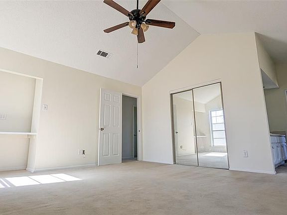 4th image of 4711 Glenvillage St