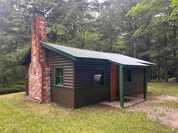 21104 Major Rd, Skanee, MI 49962