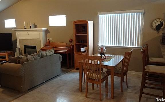 5th image of 406 Converse Ct