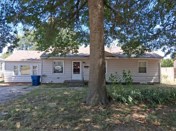 704 S Howerton Ave, Cushing, OK 74023