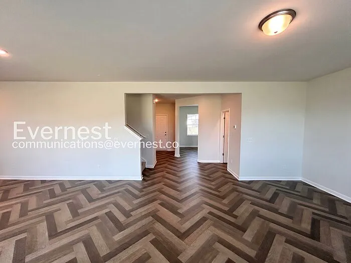 4 bed, 2.5 bath, 2358 sqft, $2,495 — Photo 4