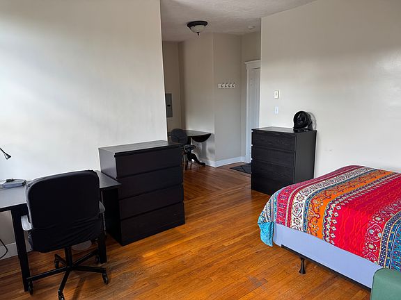 3rd image of 85 Park Dr APT 11