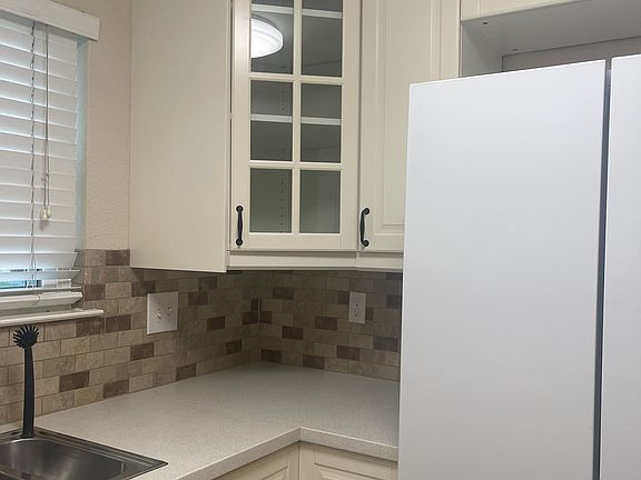 4th image of 413 Greenlawn Blvd #413