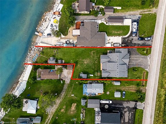 4th image of 3176 Lakeshore Rd