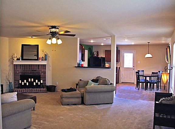 3rd image of 4513 Willow Rock Ln