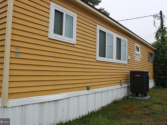 3rd image of 128 Paradise Ct
