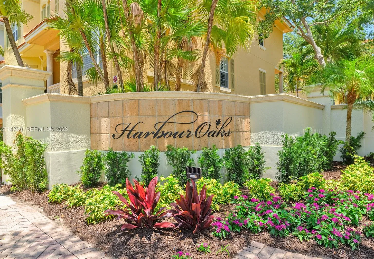 Harbour Oaks — Photo 2