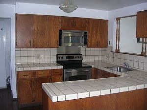 Kitchen :: 477 Lynbrook Drive