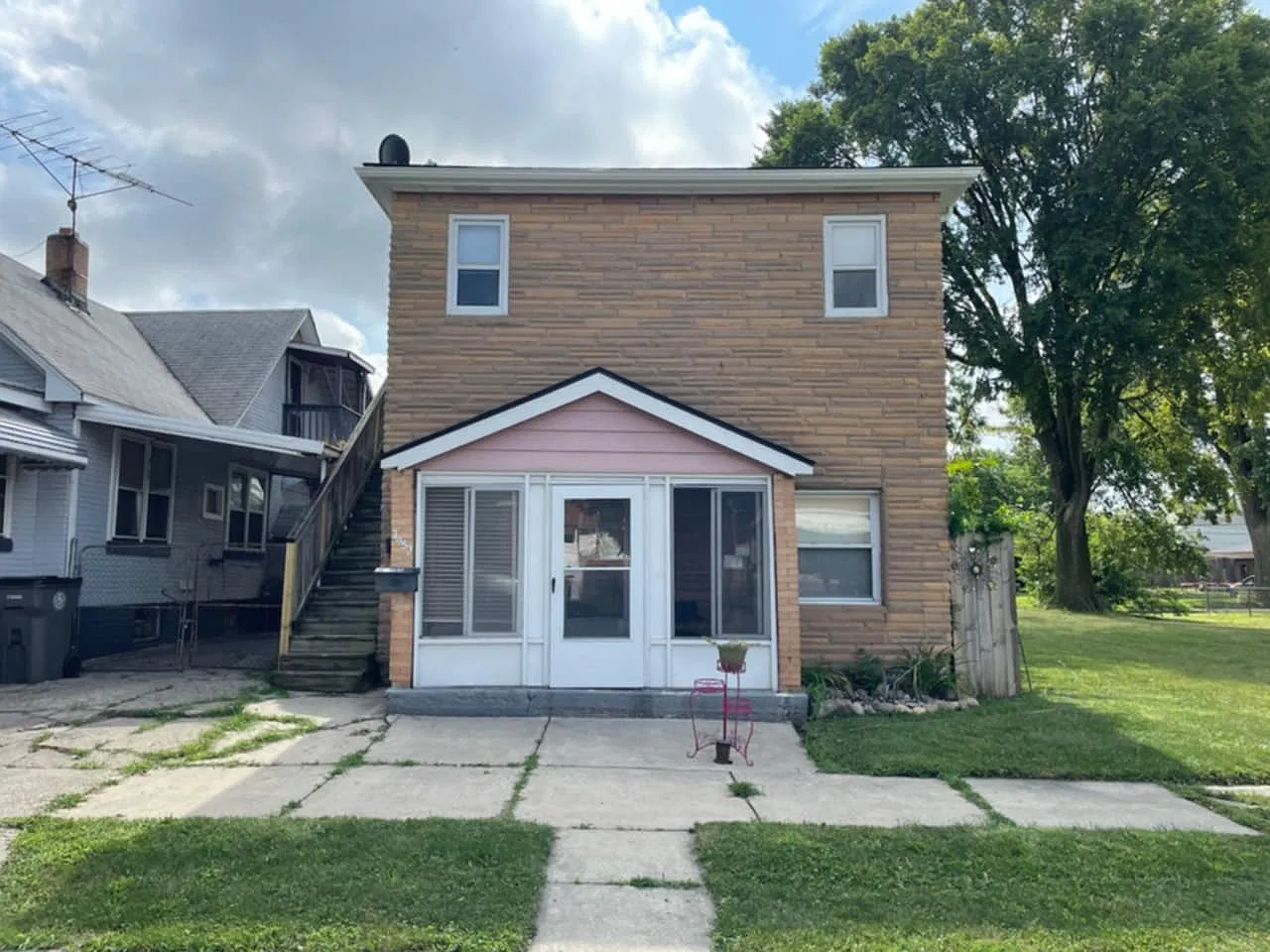 2 bed, 850 sqft, $1,100 — Photo 1
