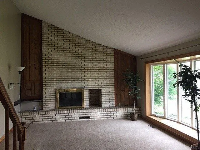 3 bed, 2.0 bath, 1140 sqft, $2,100 — Photo 2