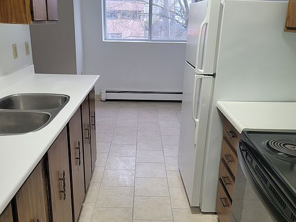 3rd image of 350 Regina St N #209
