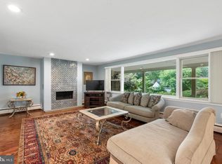 1910 Canterbury Rd, Abington, PA 19001