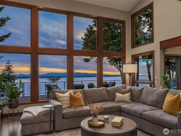 15718 72nd Avenue W, Edmonds, WA 98026