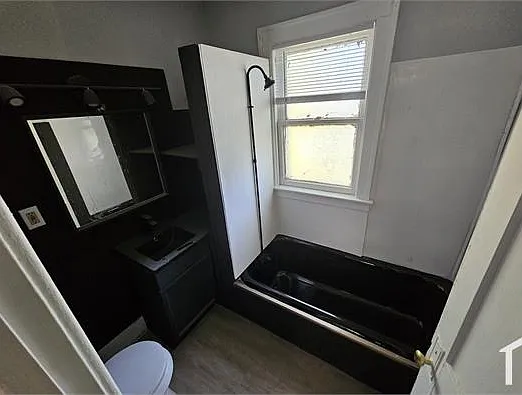 6 bed, 2243 sqft, $2,200 — Photo 2