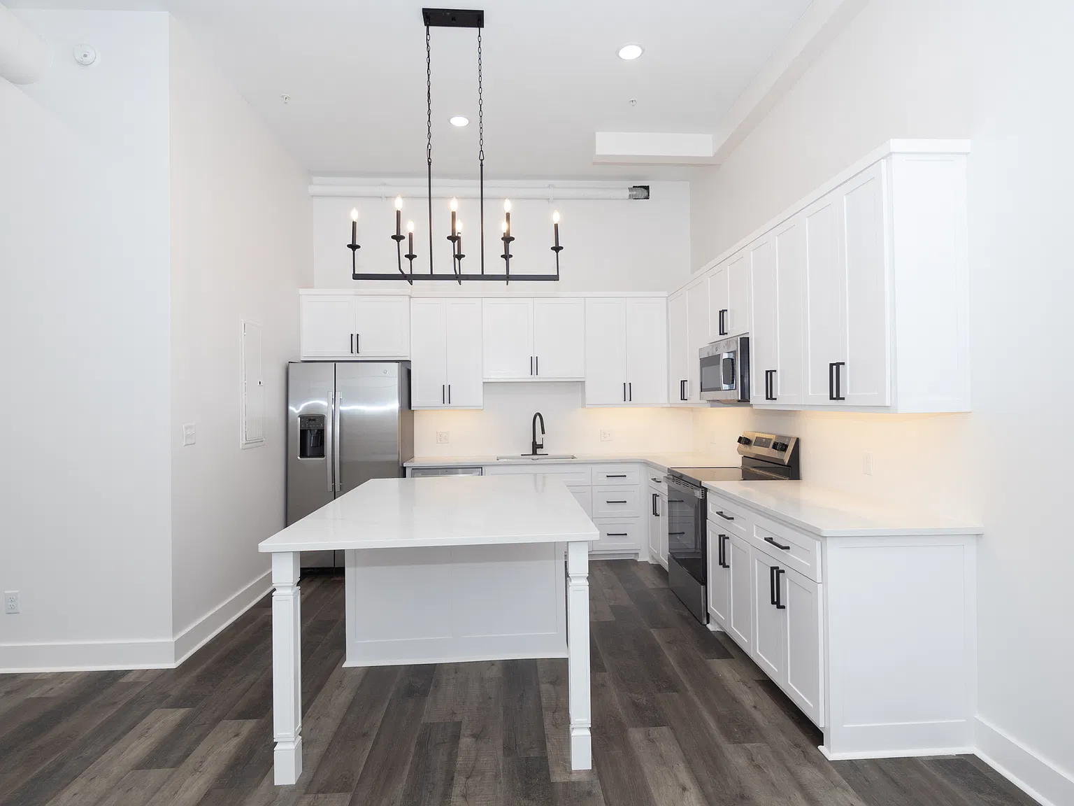 2 bed, 1200 sqft, $2,400 — Photo 4