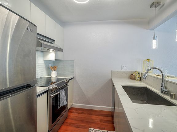 5th image of 1472 Four Oaks Cir