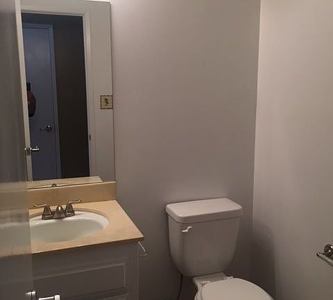 3rd image of 246 Greenbriar Townhouse Way