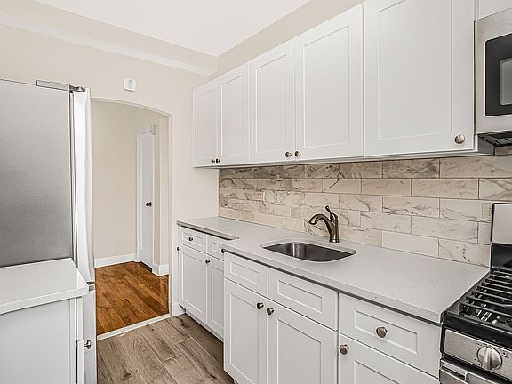 4th image of 5645 Netherland Ave APT 6A