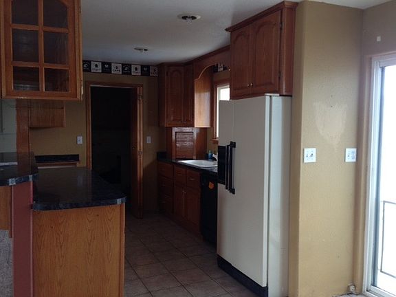 4th image of 225 S 10th Ave