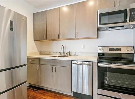 3rd image of 920 S Carrollton Ave APT C